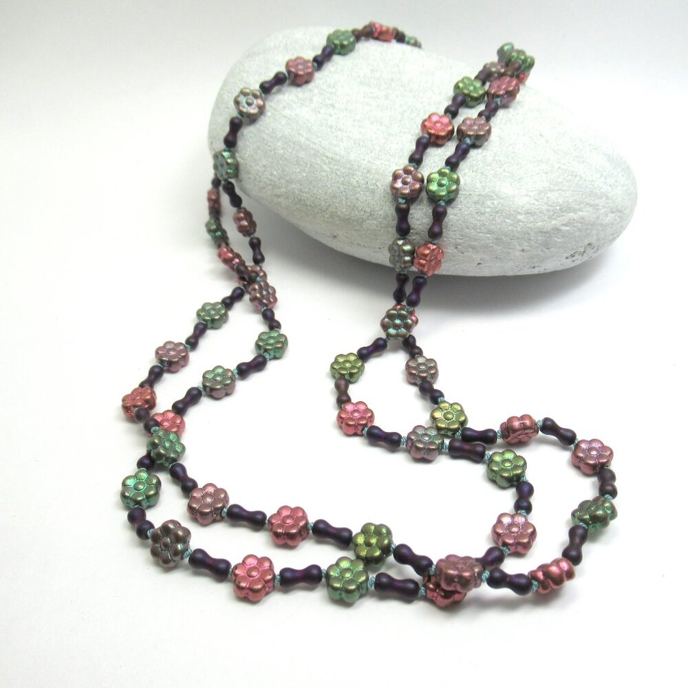 Flower bead necklace